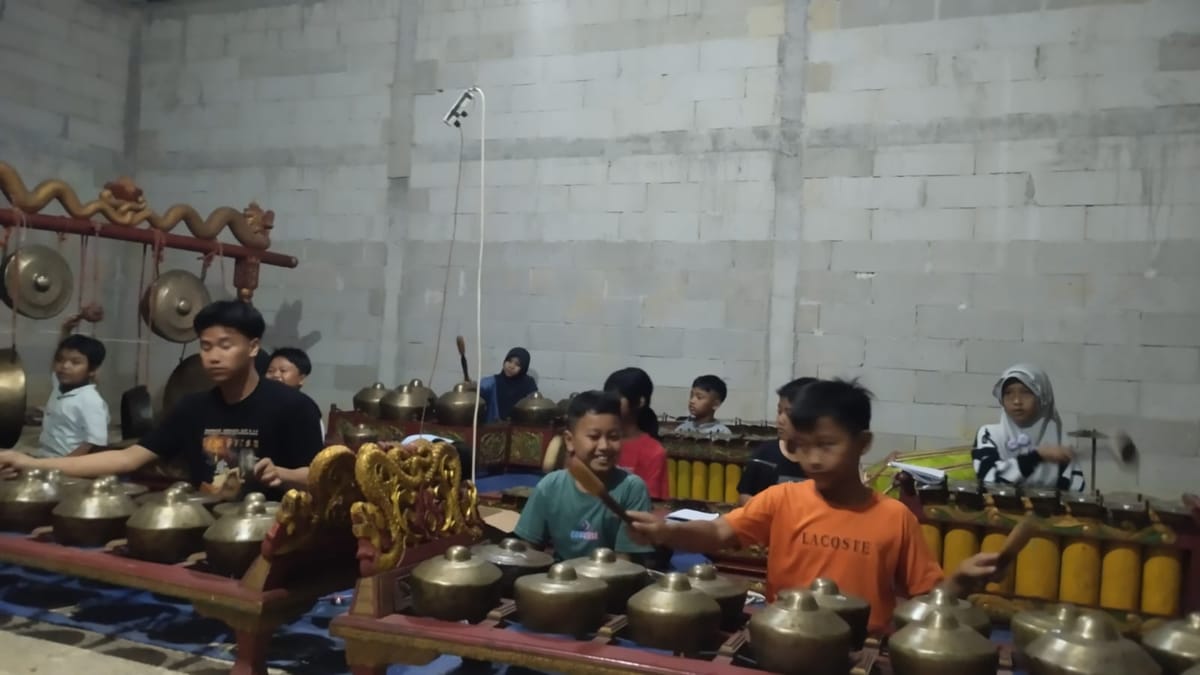 Gamelan pengisi  liburan di Sekararum