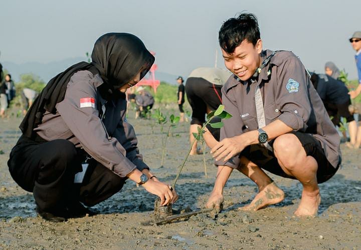 FABs Rembang Rayakan Anniversary ke-7 dengan Kegiatan Sosial dan Penanaman Ratusan Mangrove