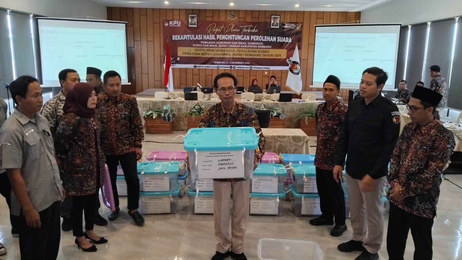 KPU Rembang gelar rapat pleno terbuka rekapitulasi hasil penghitungan perolehan suara pilkada