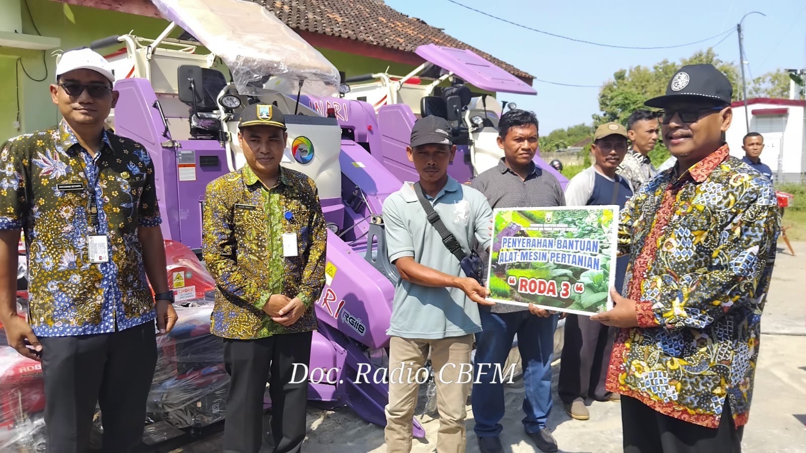Pemkab bagikan ratusan Alsintan kepada petani