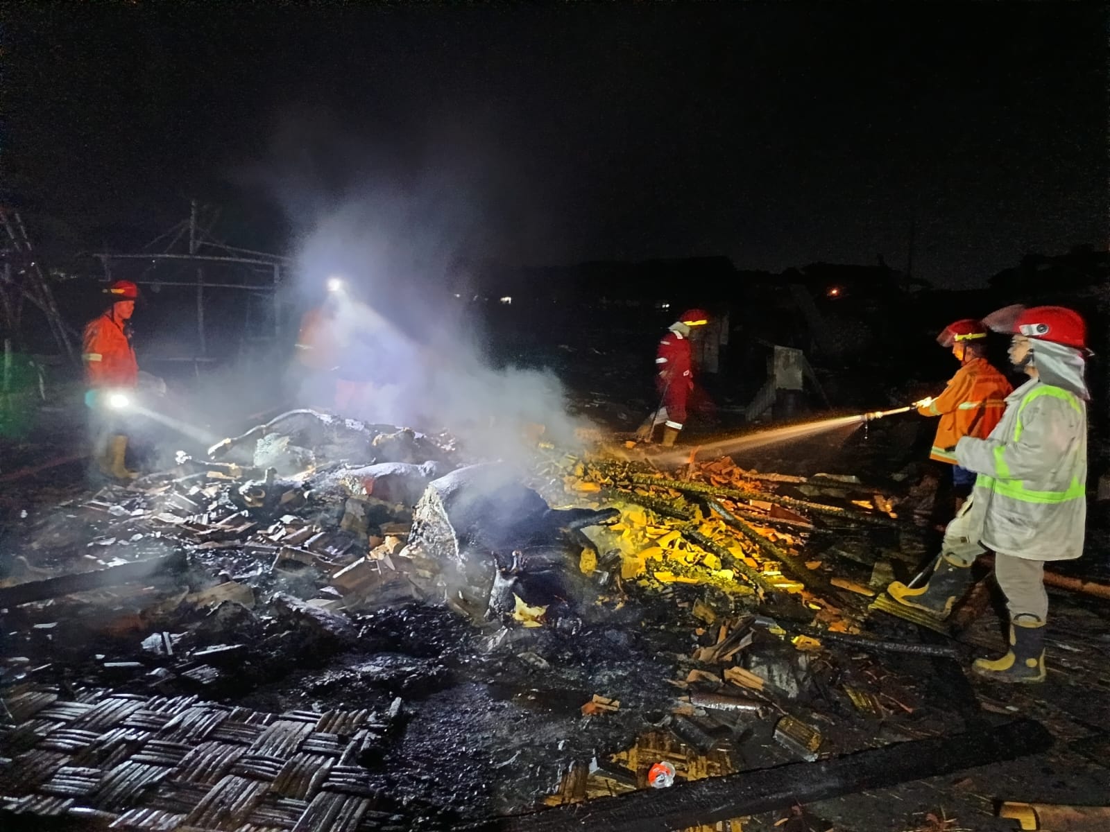 Enam Bangunan Kandang di Pasarbanggi Ludes Terbakar, 3 Sapi dan 2 Kambing Mati Terpanggang