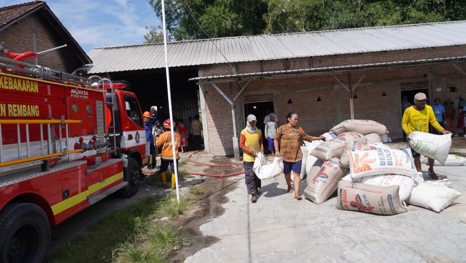 Tempat Penggilingan Padi Pentil Terbakar