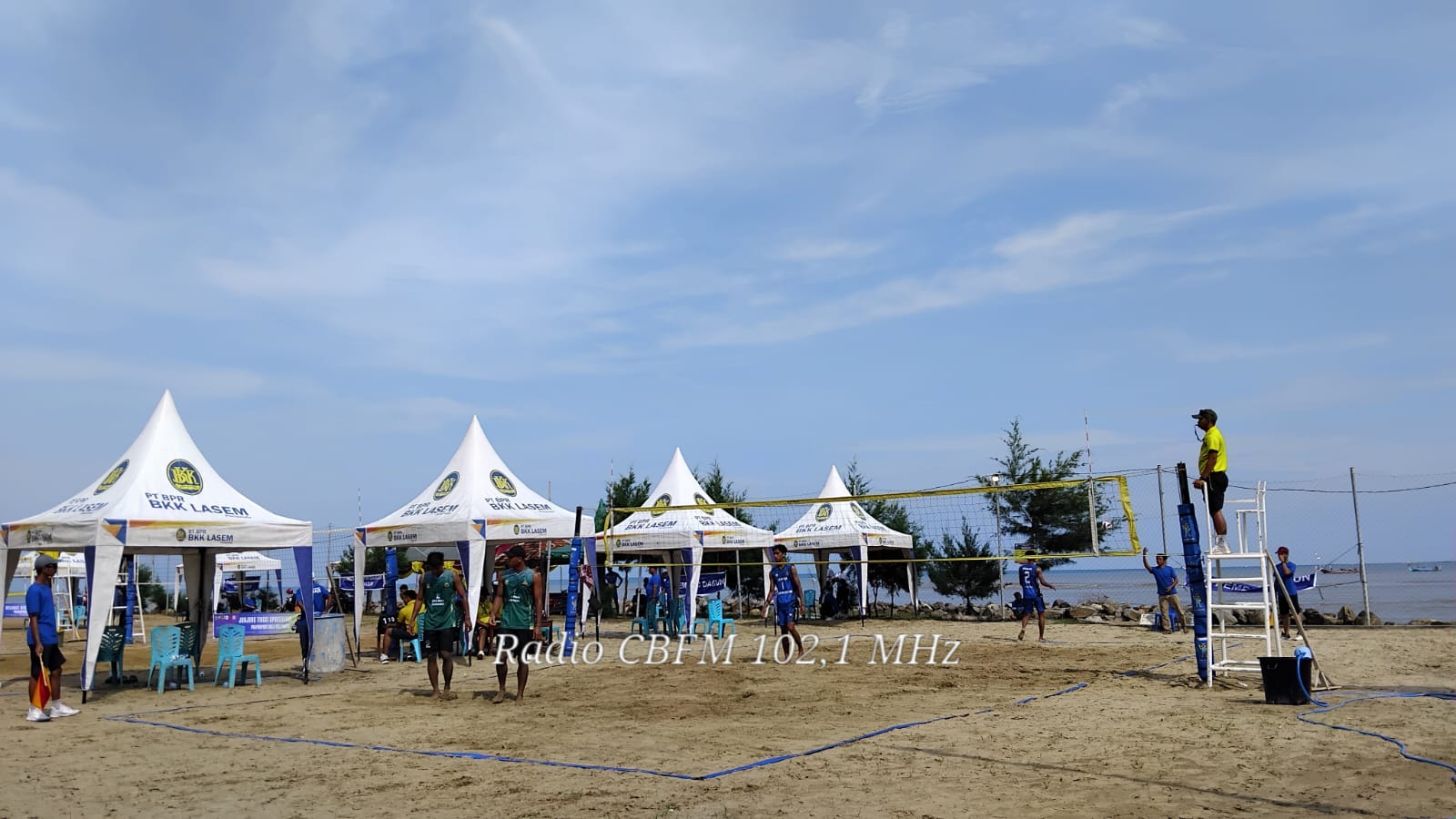 Sambut atlet, masyarakat Dasun rehabilitasi lapangan voli pantai