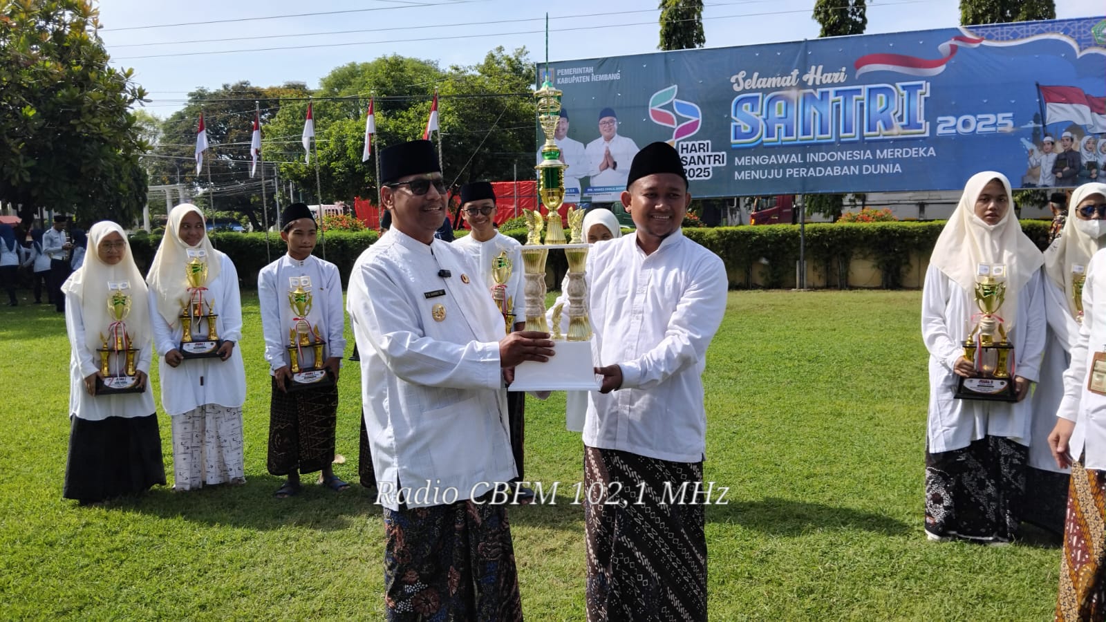 Bupati : “Santri Harus Menguasai Teknologi”