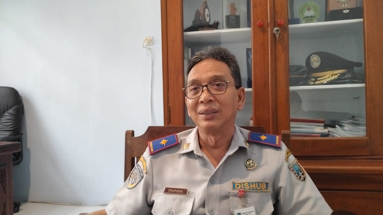Menuju Rembang terang benderang ratusan LPJU mulai dipasang
