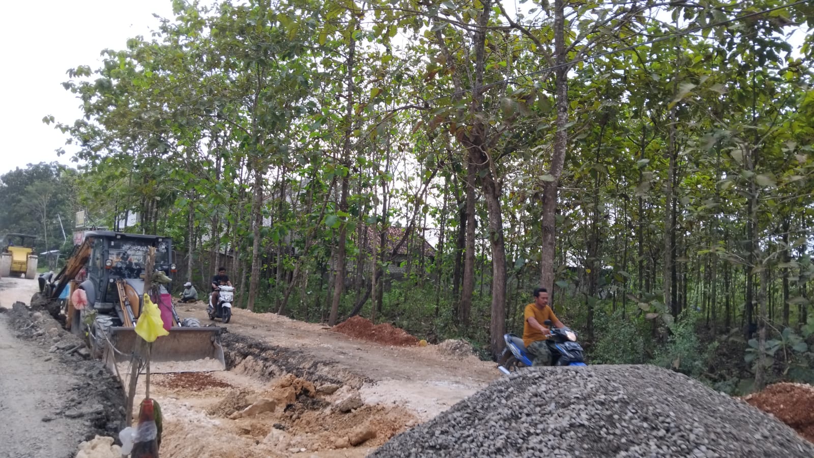 Pemkab peduli infrastruktur, dengan muluskan jalan