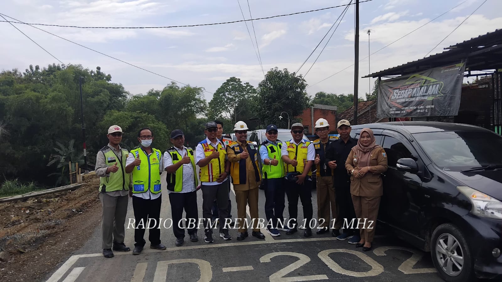 Masyarakat Sumber senang Jalan Sulang - Logede dibangun