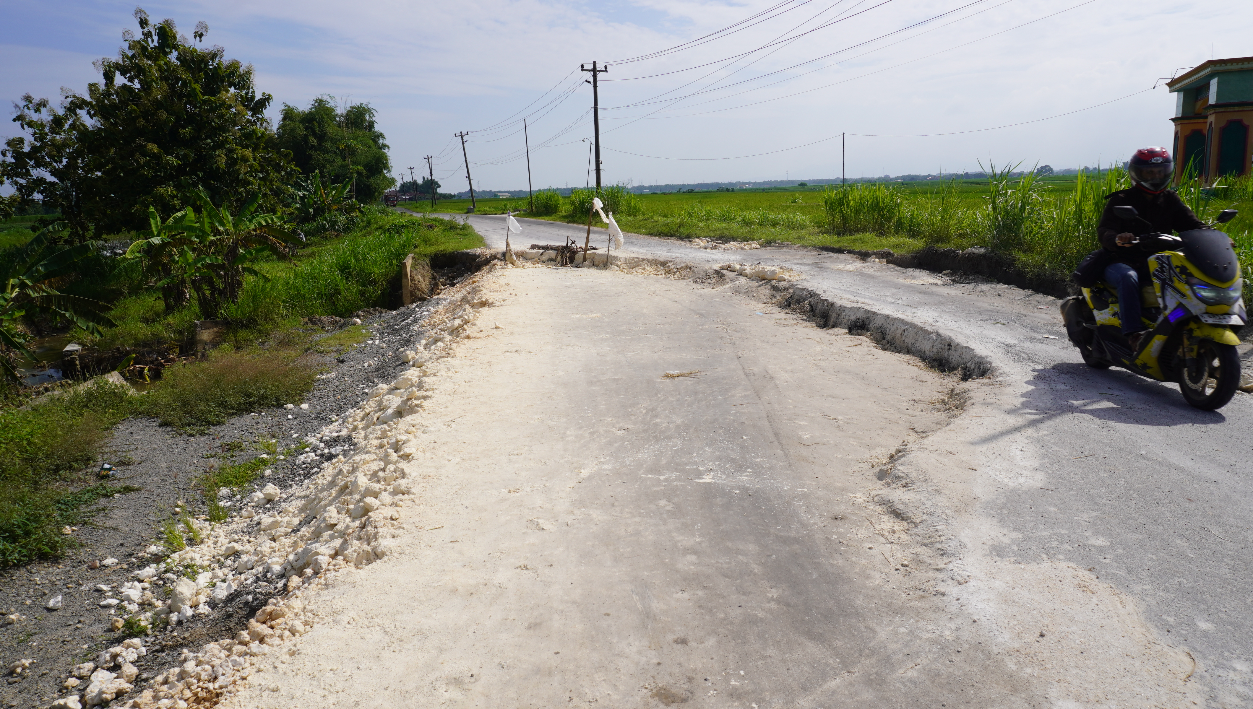 Jalan Gunungsari yang Ambles, BPBD : Itu Labil