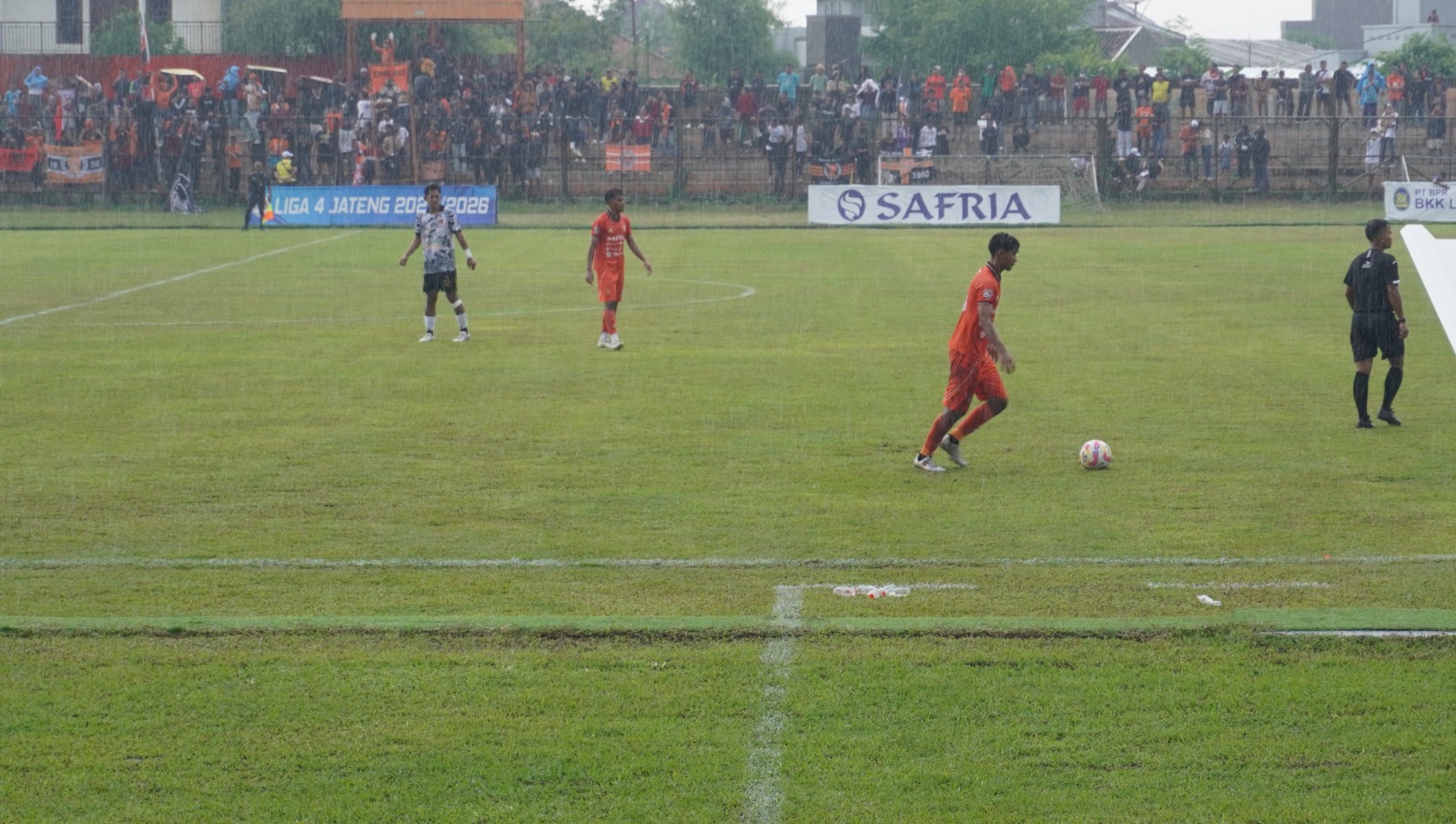 Hujan Lebat Pertandingan Dihentikan, PSIR Sementara Unggul 1-0