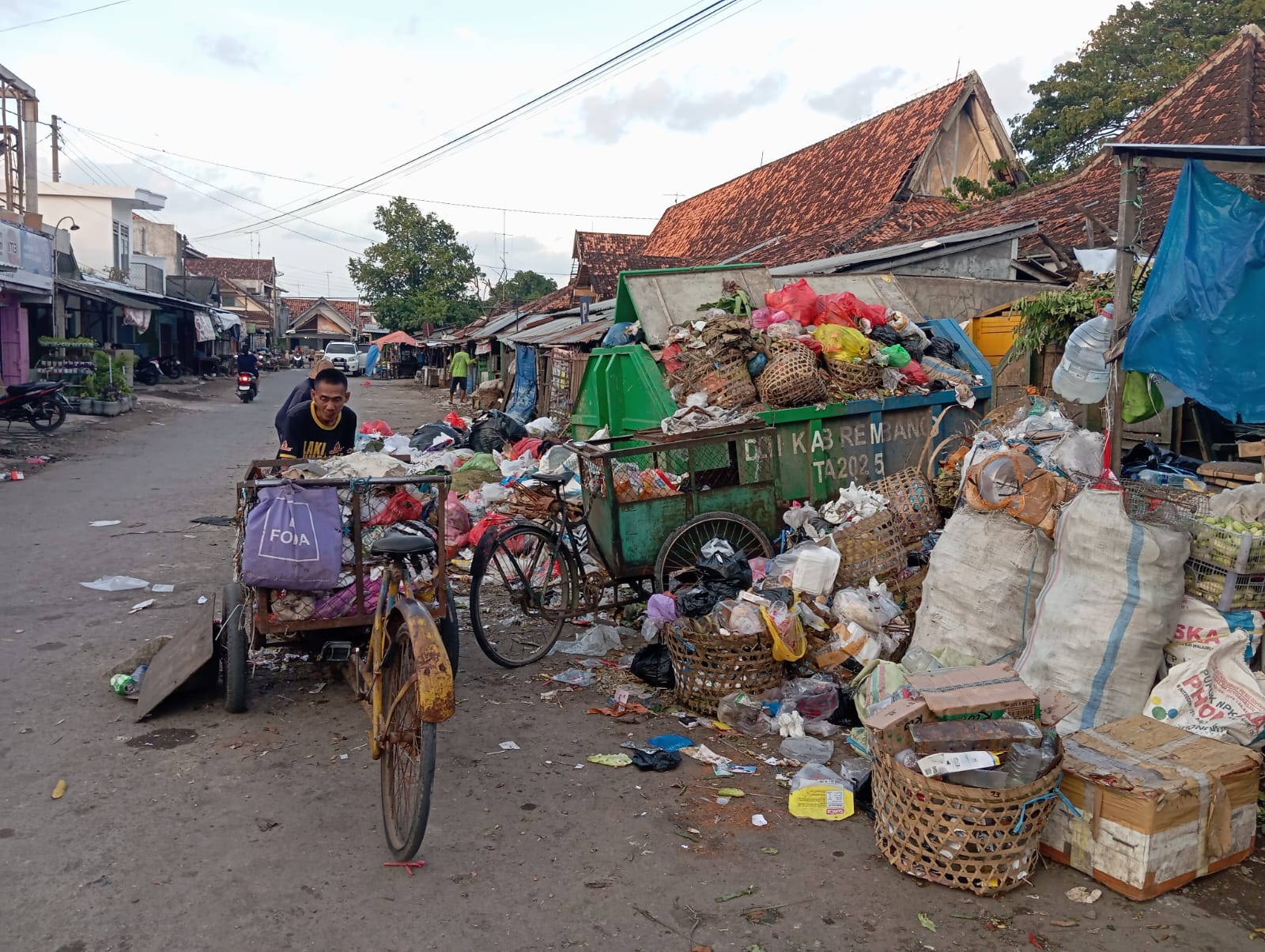 Warga Sumberjo keluhkan sampah kiriman