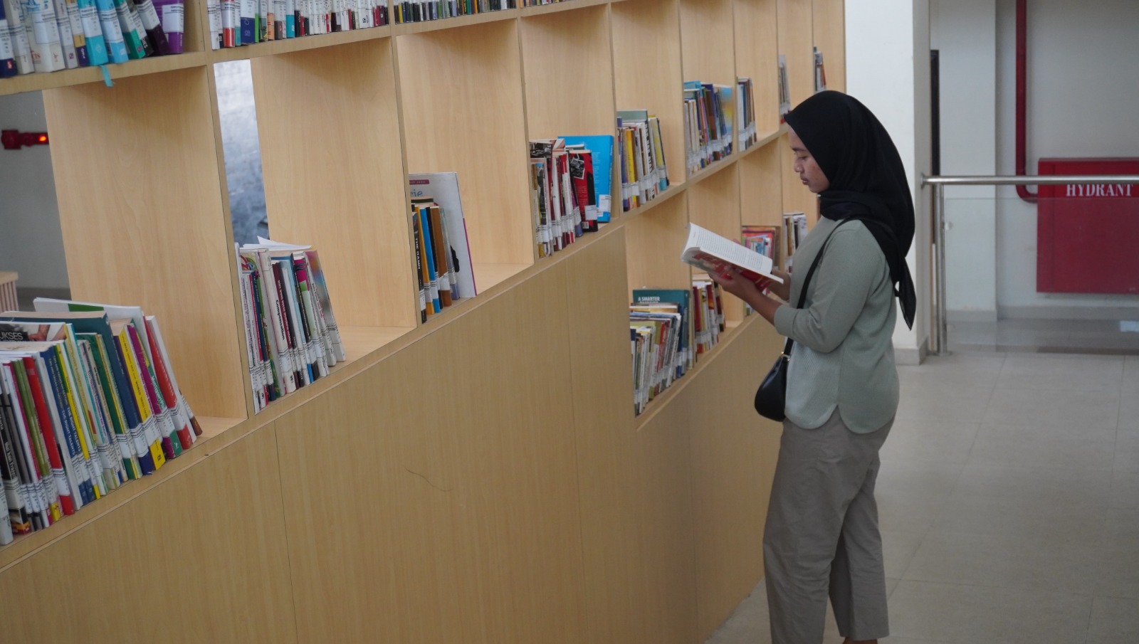 Asyiknya Membaca Buku di Perpustaan Selama Ramadan
