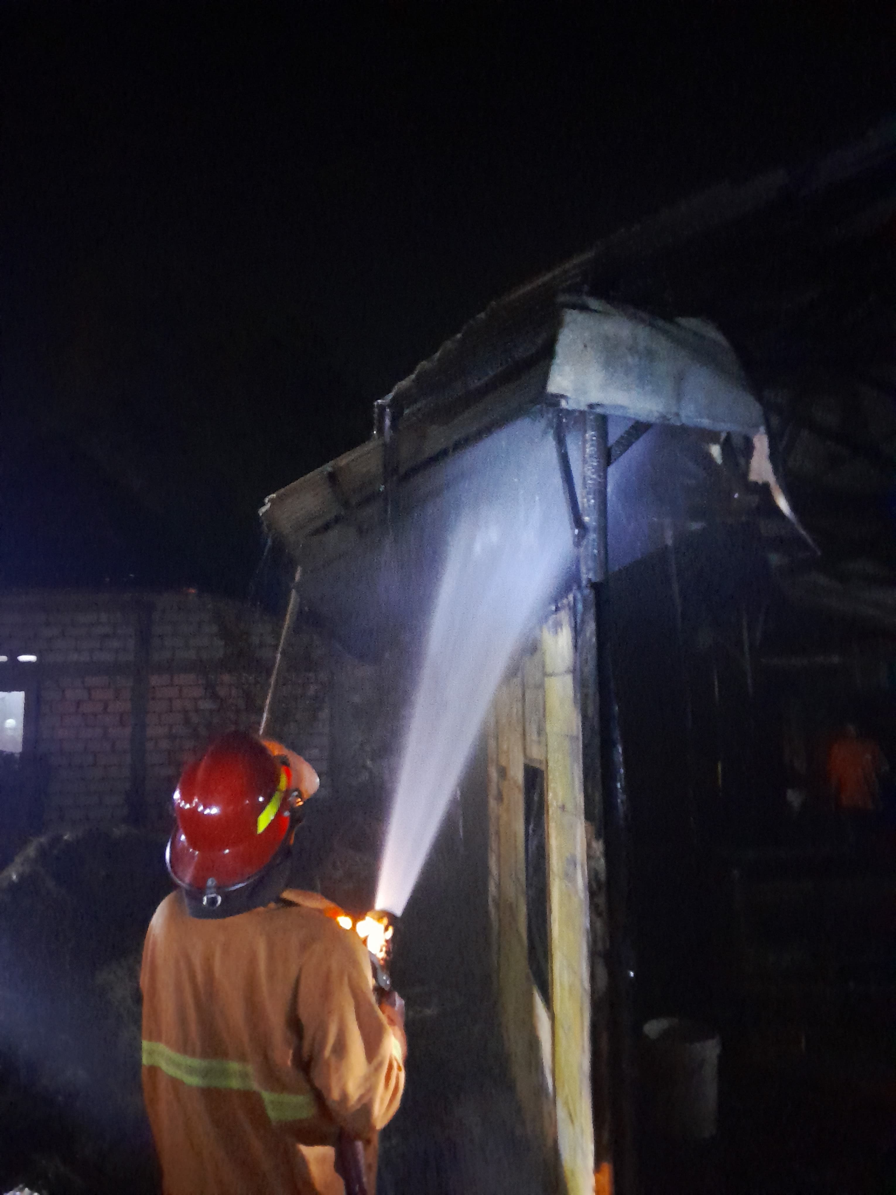 Gegara Bediang, Kandang Sapi Terbakar