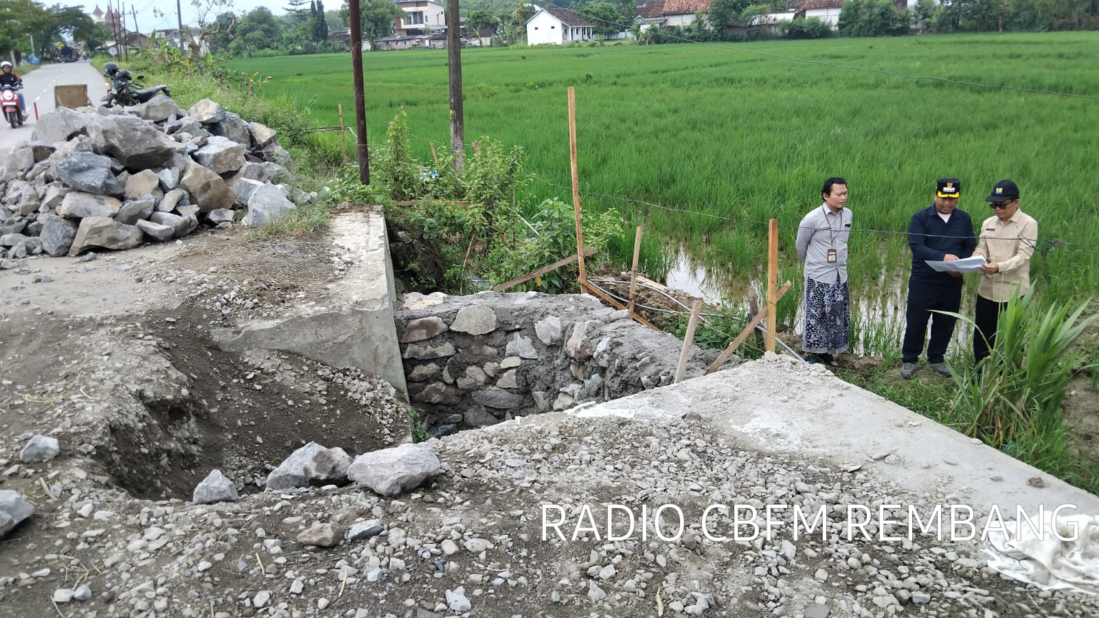 Bupati Harno tinjau perbaikan jalan