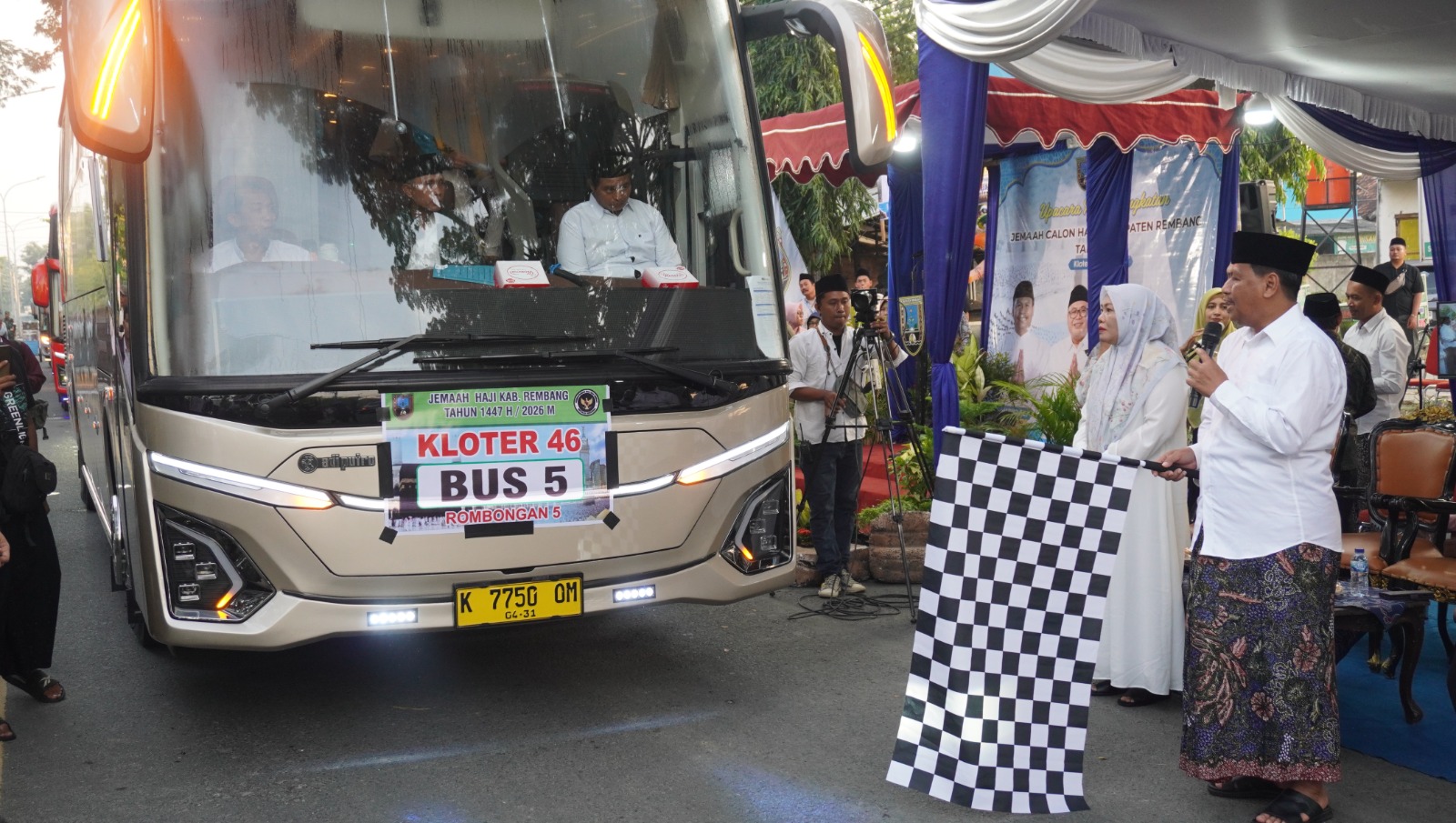 Kepada Jamaah Haji Bupati Rembang Pesankan “Jaga Kebersamaan dan Budayakan Gotong Royong”